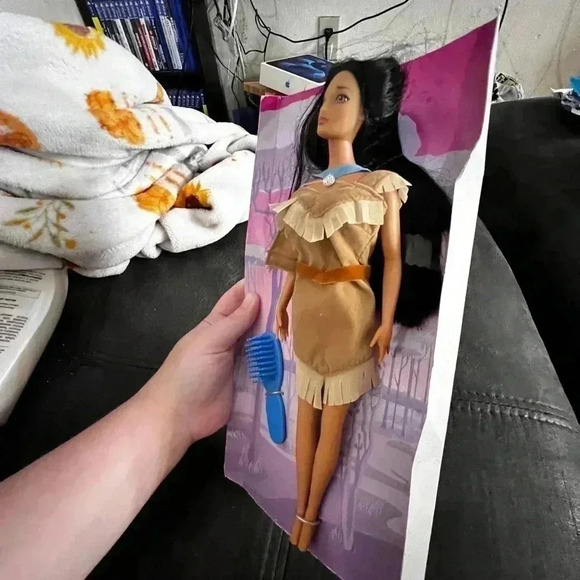 Pocahontas Disney Store Doll With Brush New - Picture 2 of 3